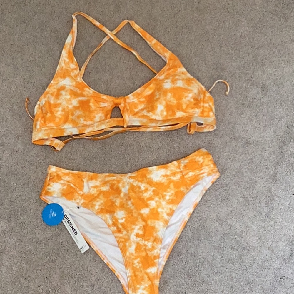 High waisted, cross cross back